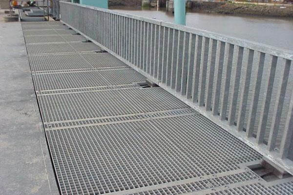 Tấm sàn grating chịu tải Tấm sàn grating chịu tải